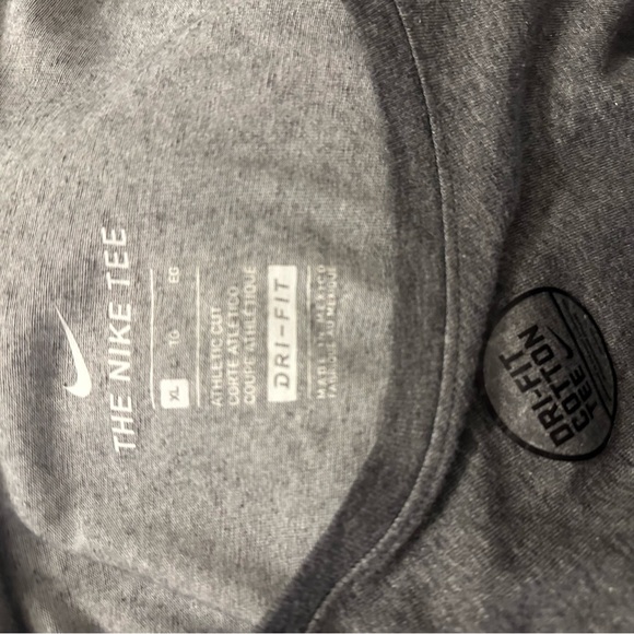Nike Men’s “The Nike Tee” Dri-Fit Shirt- XL - Picture 4 of 5